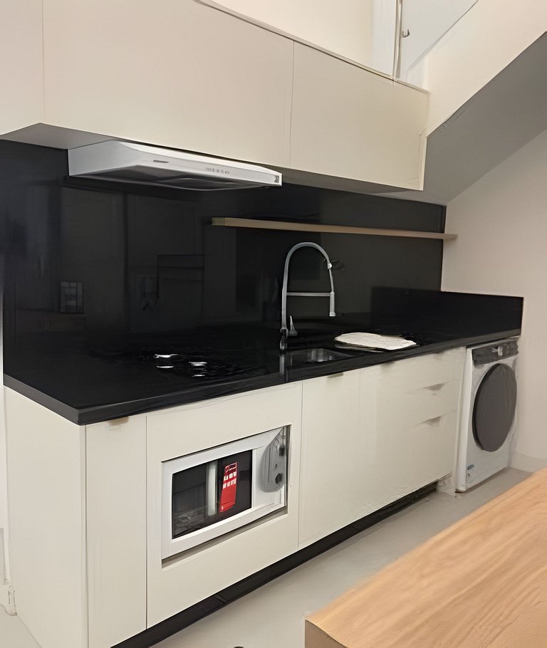 Lindo duplex, 2 suítes no melhor de Jurerê Int.408