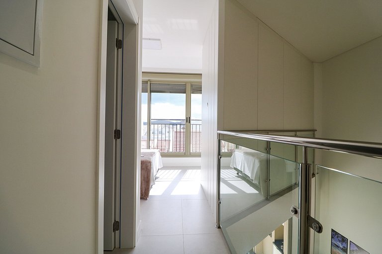 Lindo duplex, 2 suítes no melhor de Jurerê Int.408
